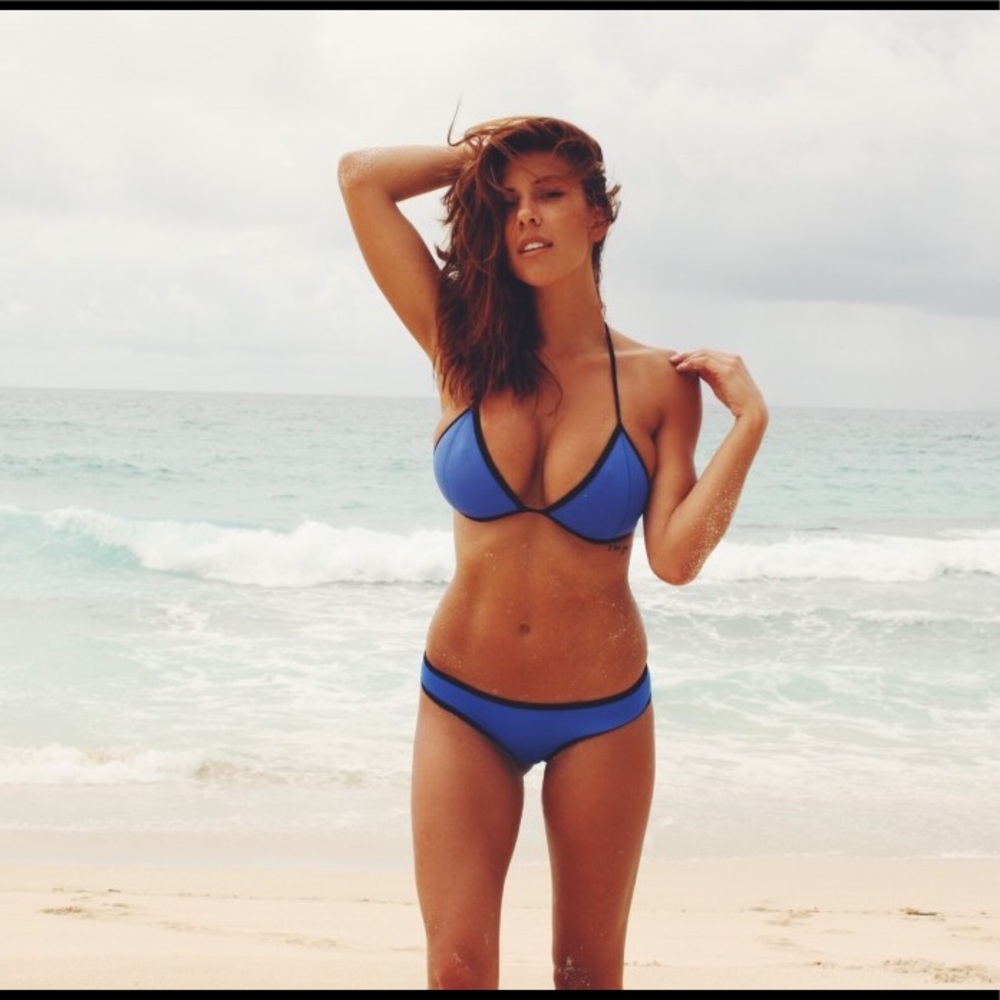 TRIANGL bikini top - size S